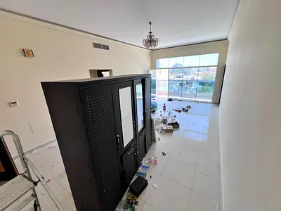 غرفة وصالة غرفة ماستر 2 حمام بلكونة باطلاله شباك بانوراما تشطيبات راقية