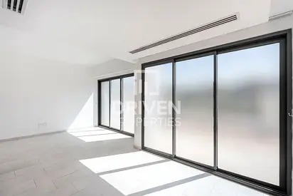 Ready to Move in | Modern Townhouse | Spacious