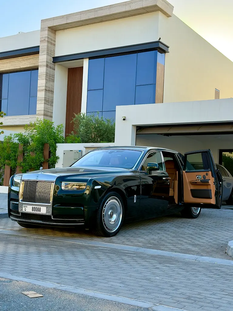 Rolls-Royce Phantom 2024 — photo 1 of 13