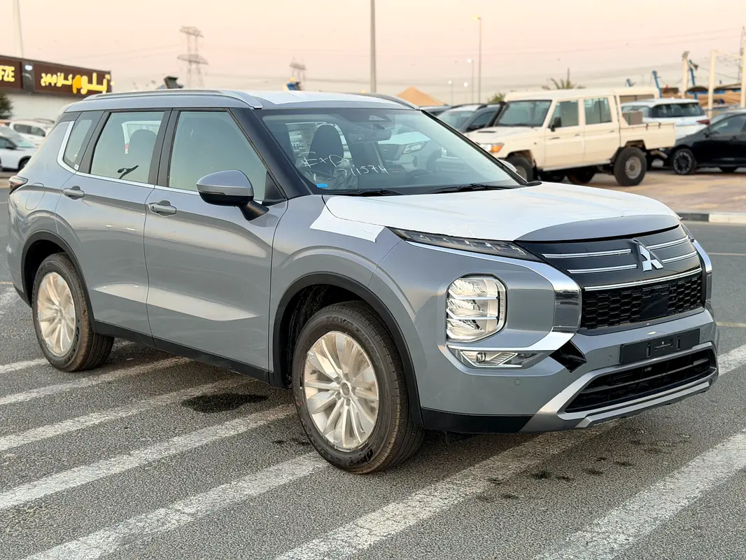 Mitsubishi Outlander 2026 — photo 1 of 20
