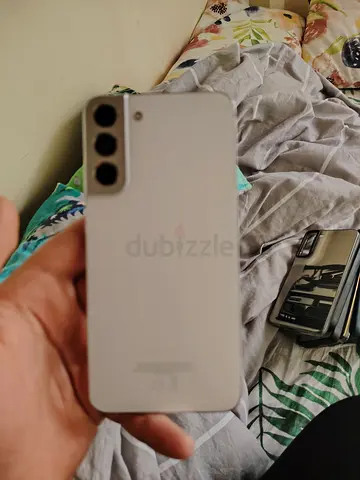 S22 +with alot of vibrant covers and cases 8gb ram and 256GB STORAGE (can be upgraded to 12gb ram)