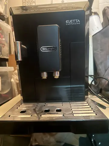 Delonghi (Eletta Capuccino) coffee machine