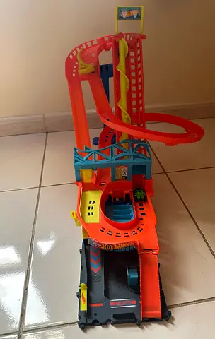 Hot Wheels Roller Coaster