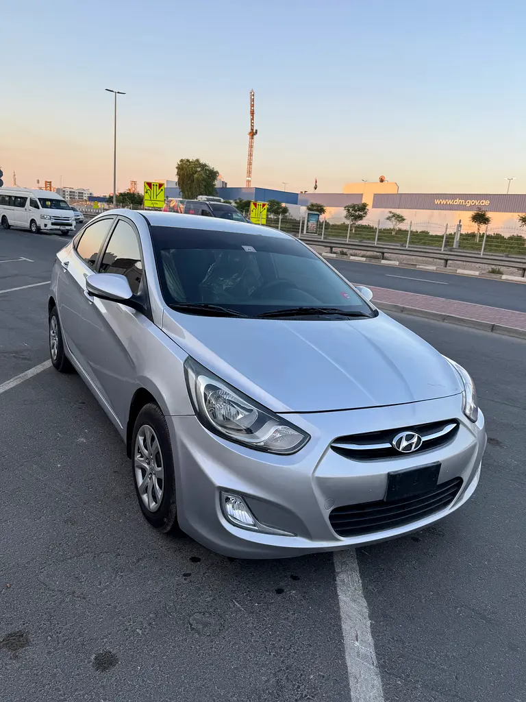 Hyundai Accent 2014 — photo 1 of 16