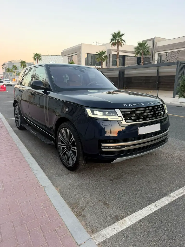 Land Rover Range Rover 2023 — photo 1 of 10
