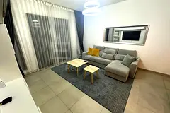 FULLY FURNISHED | TENANTED | COMMUNITY VIEW