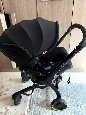 Doona x stroller and car seat in new condition