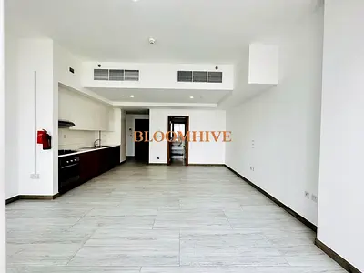 Pool View Luxurios & Spacious Studio with Balcony Built in Wardrobes.
