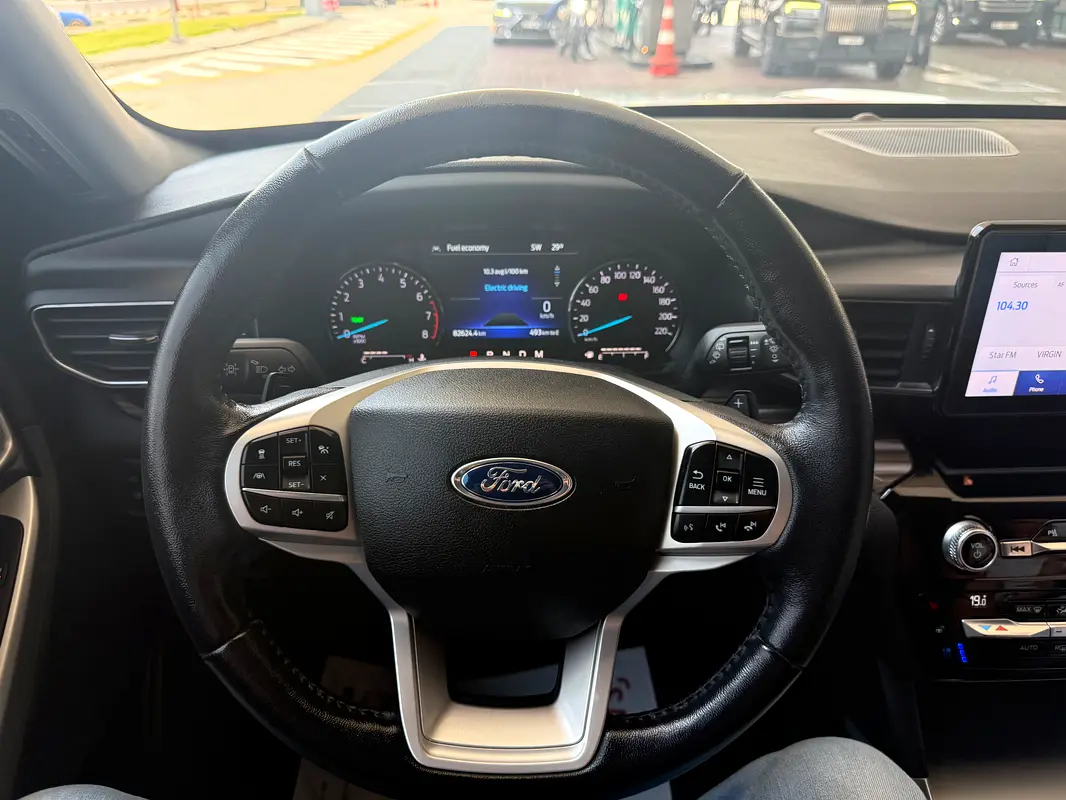 Ford Explorer 2021 — photo 1 of 11