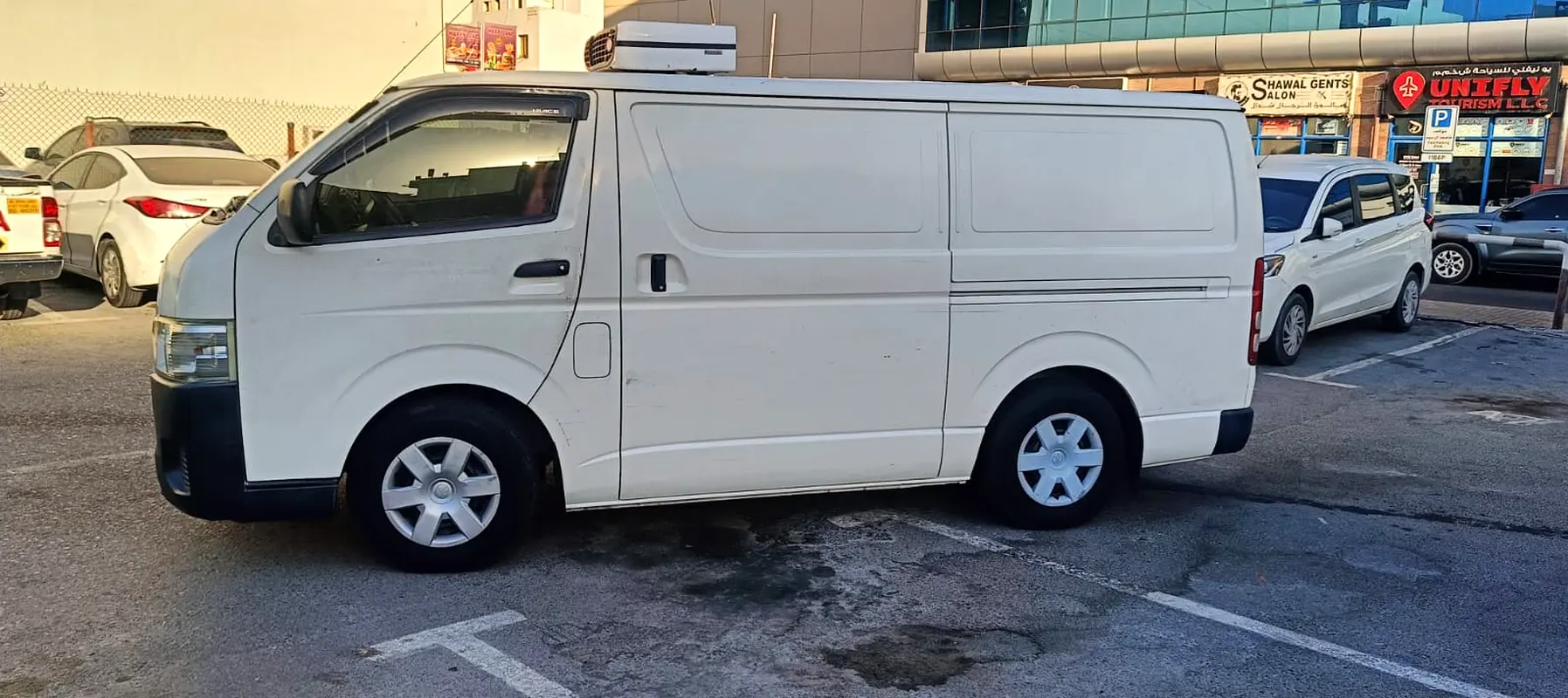 Toyota Hiace 2015 — photo 1 of 10
