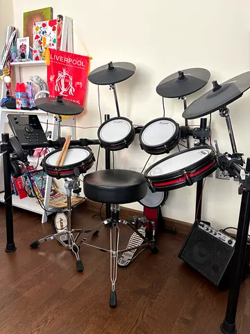 Alesis crimson 2 electronic drum kit with amp throne and pedal and headphones