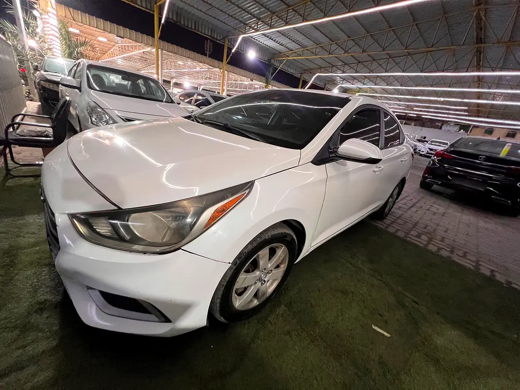 Hyundai Accent 2018 — photo 1 of 12