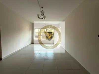 اول ساكن غرفة وصالة ببلكونة واطلالة مفتوحة مع تكييف وباركن مجانا ومطبخ كبير وموزع بين الغرف في أجمل أبراج الشارقة شامل جميع الخدمات بتشطيب حديثة ومساح