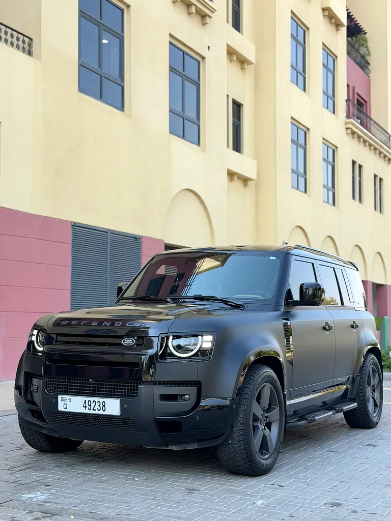 Land Rover Defender 2026 — photo 1 of 10