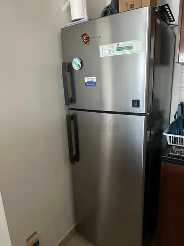 Whirlpool 2-Door Top Freezer Refrigerator - Good Condition