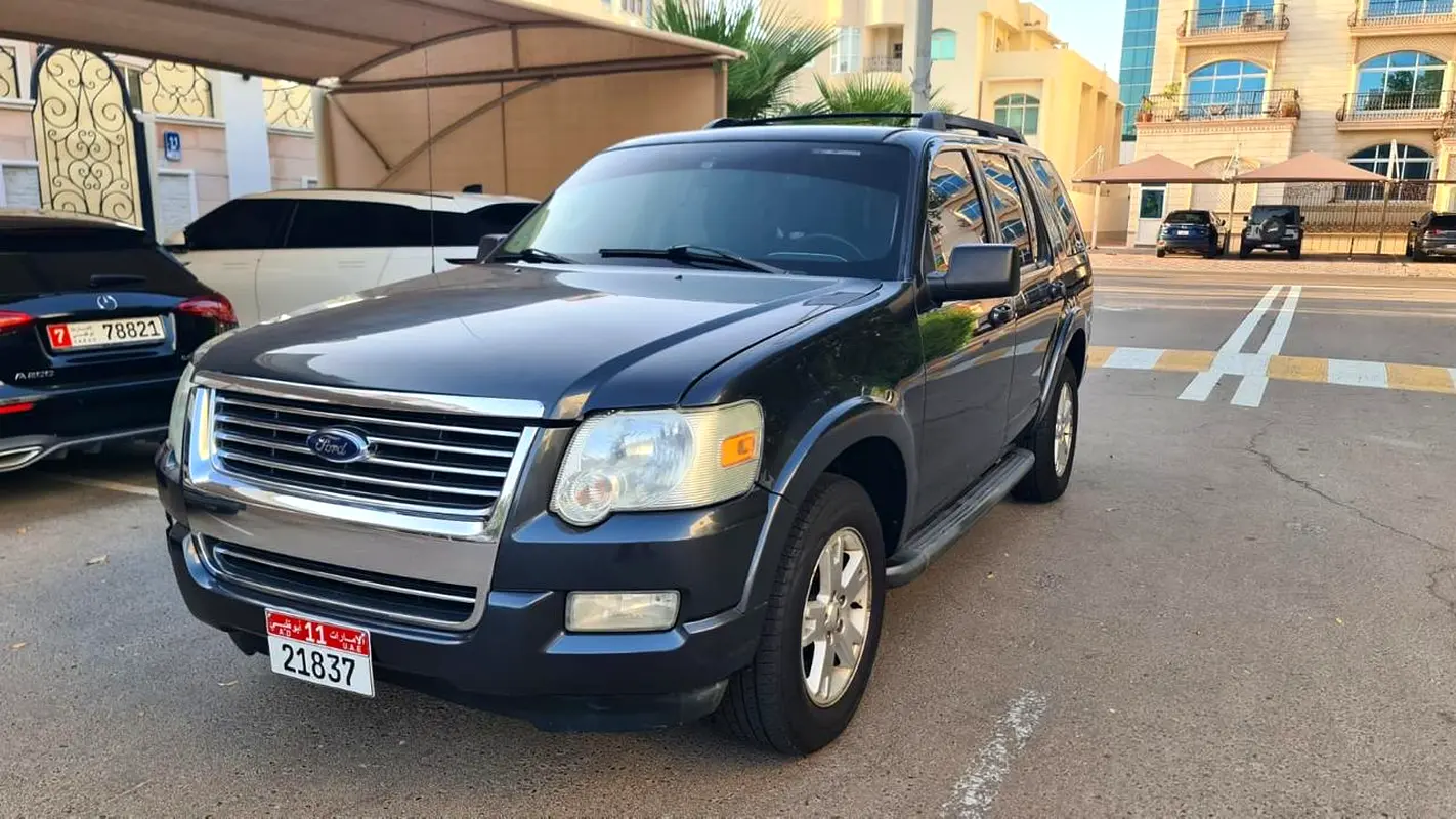 Ford Explorer 2010 — photo 1 of 11