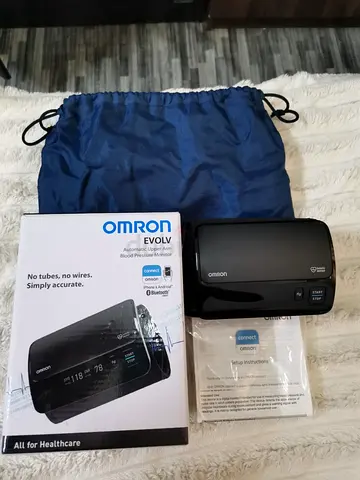 Omron Evolv Wireless Upper Arm Blood Pressure Monitor - Excellent Condition