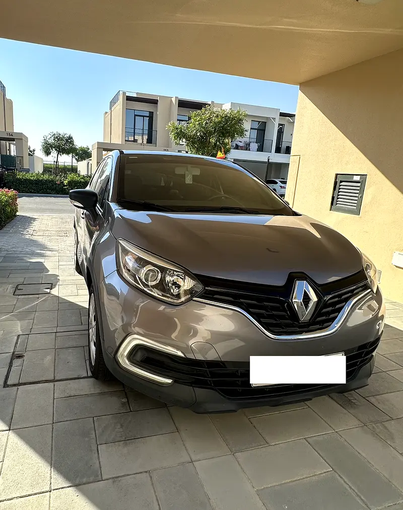 Renault Captur 2019 — photo 1 of 4