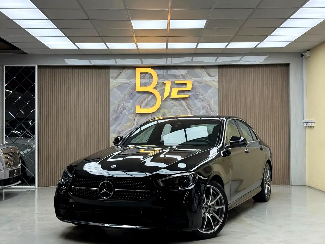 Mercedes-Benz E-Class 2022 — photo 1 of 16