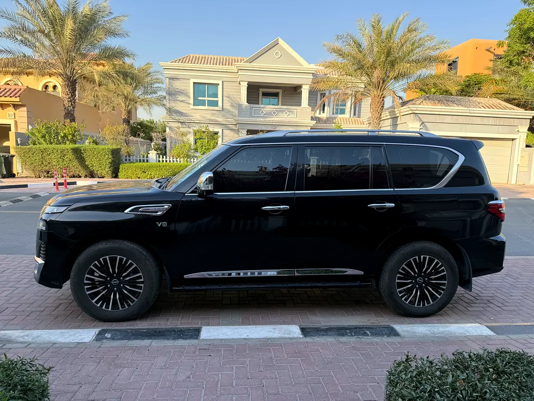 Nissan Patrol 2022 — photo 1 of 12