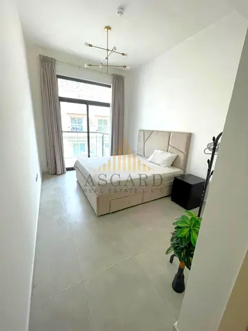 شقة مفروشة حديثة بغرفتي نوم | تصميم واسع | شاغرة