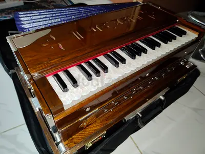 New Harmonium with free cover