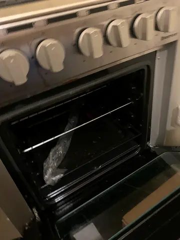 Used freestanding gas cooker with oven - good working condition