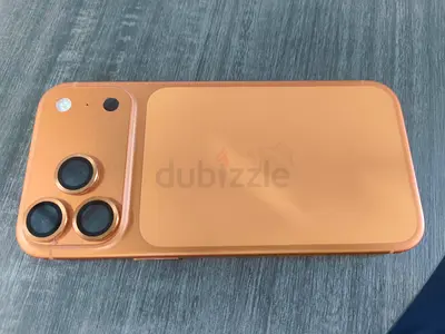 Am selling my iPhone 17 pro max . orange colour.256 Gb.