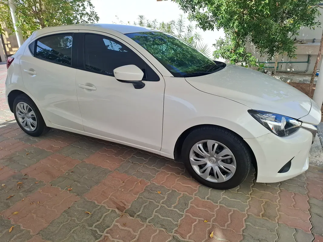 Mazda 2 2016 — photo 1 of 13