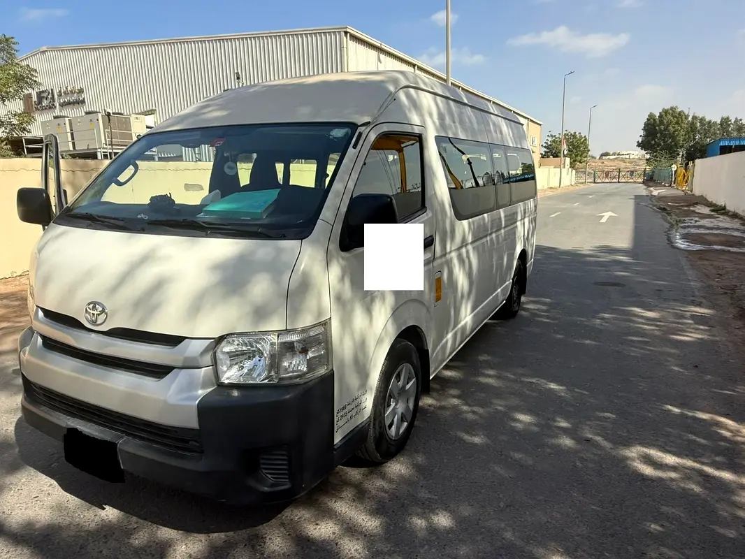 Toyota Hiace 2018 — photo 1 of 12