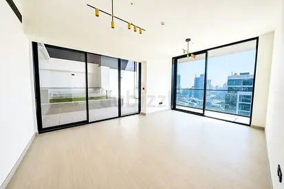 NO COMISSION-DIRECTLY FROM THE OWNER-BRAND NEW-PRIVATE POOL