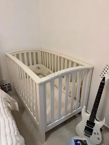 White Wooden Baby Crib High Quality in Excellent Condition