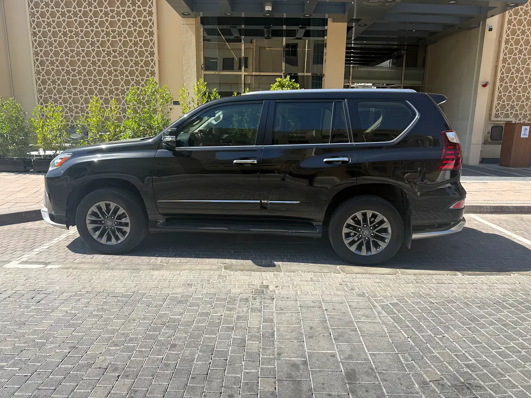 Lexus GX-Series 2019 — photo 1 of 9