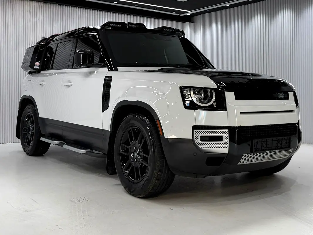 Land Rover Defender 2023 — photo 1 of 13