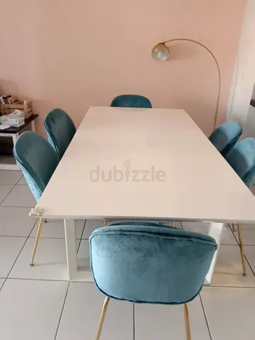 White Dining Table with 6 Velvet Chairs
