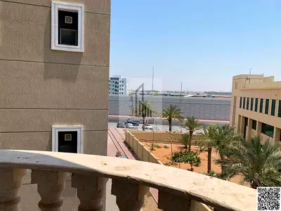 للإيجار شقة مميزة في الروضه1  فرصة رائعة للسكن في موقع حيوي ومتميز،  شقة واسعة تتكون من  غرفتي نوم وصالة كبيرة،