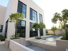 Modern Townhouse Offering Privacy and Peaceful Living