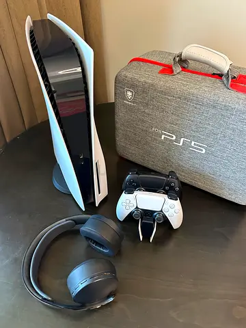 Full set play station 5 disk version travel case, headphones, two controllers, controller charger