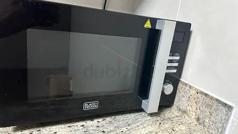 Black  Decker countertop microwave - good working condition