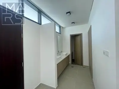 فيلا للإيجار – 5 غرف نوم في أجمل مجمع سكني شهرين فري