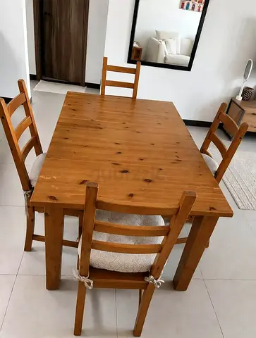 Extendable (up to 8 ppl) Wooden Dining Table with 4 Chairs
