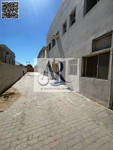فرصة ممتازة للشركات والمؤسسات الباحثة عن سكن عمالي متكامل في موقع استراتيجي بمنطقة الجرف 2، مع توزيع مثالي للغرف ومرافق خدمية مناسبة للعمالة.