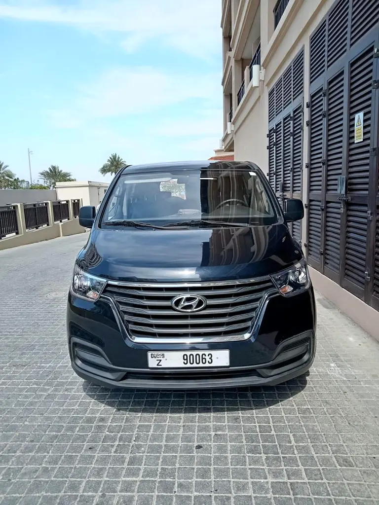 Hyundai H1 2020 — photo 1 of 5