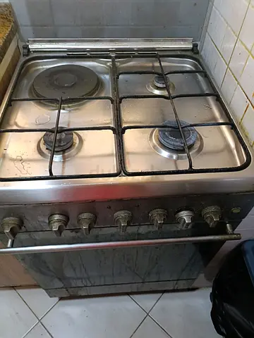 Used 4-Burner Gas Cooker with Oven - Needs Cleaning Servicing