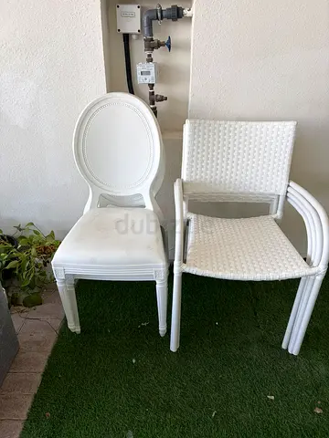 Set of 5 white outdoor/indoor chairs — plastic/rattan look