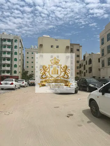 للبيع فى الشارقة منطقة البوطينة   بناية سكنية   مساحة 2019 قدم مربع