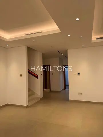 Spacious 3BR Corner Villa | Bright Interiors | Prime Location | Resale Opportunity