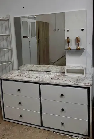 Chest of drawers with mirror For sale