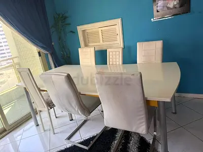 White modern dining table with 6 chairs - good condition