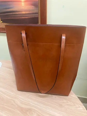 NEW Beautiful Leather Tote